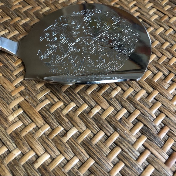 Vintage Raimond Tomato Server Silver Plate Ornate Floral - Picture 8 of 9